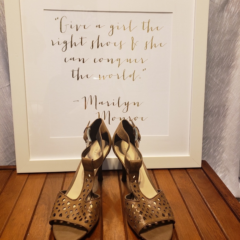 Franco Sarto "Folly" T-Strap Heels size 8 EUC